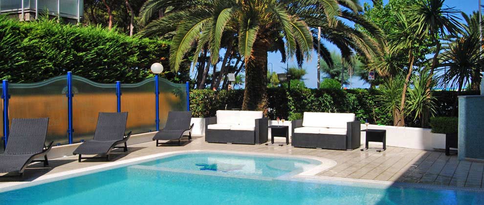 hotel con piscina piscina ad alba adriatica